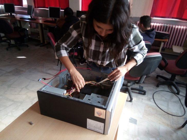 Altıntaş’ta ’’Bilgisayar işletmenliği’’ kursu açıldı G2