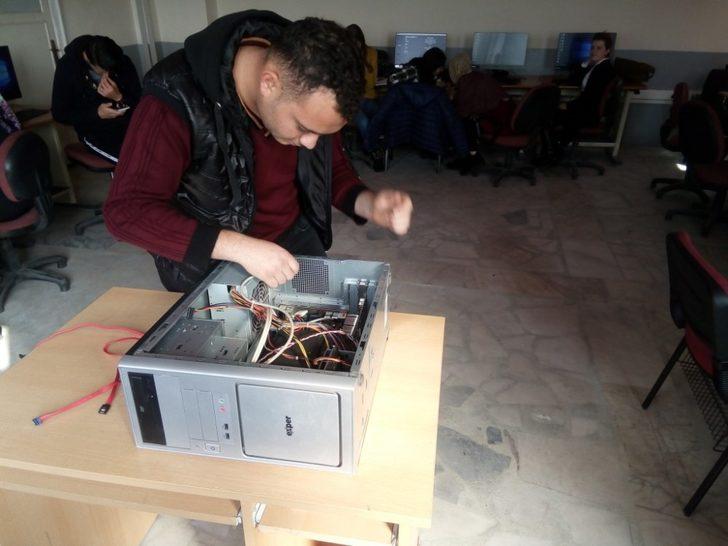 Altıntaş’ta ’’Bilgisayar işletmenliği’’ kursu açıldı G4