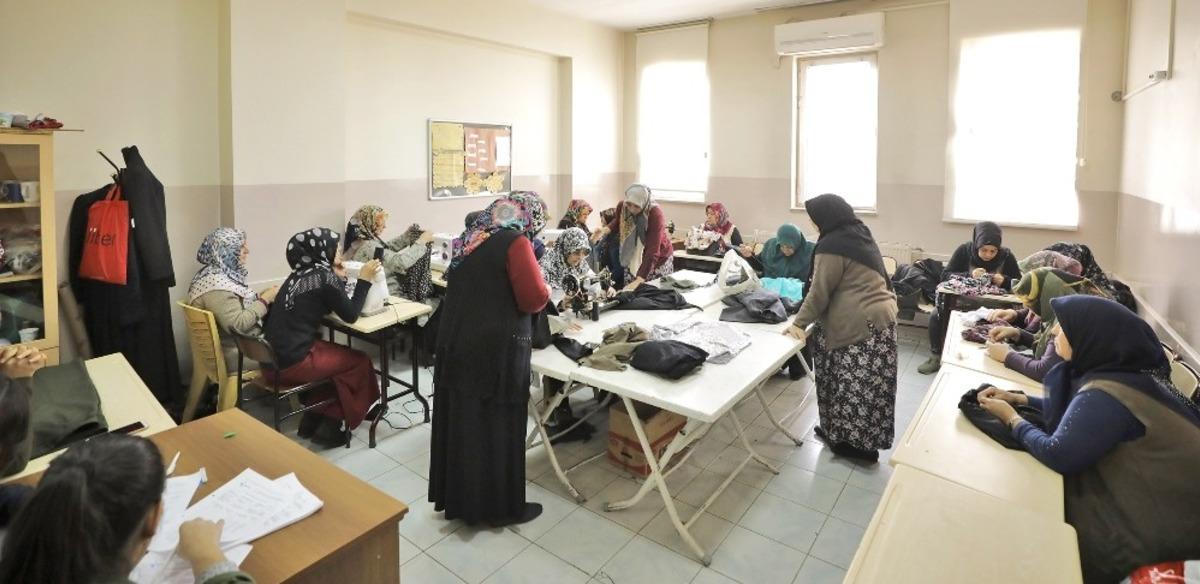 Başkan Fadıloğlu, &uuml;reten yetim annelerini ziyaret etti