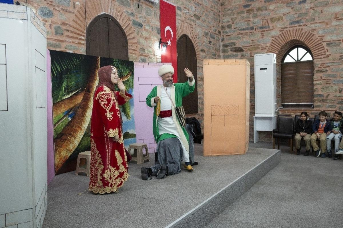 İncirli&rsquo;de &ccedil;ocuklarla masal saati