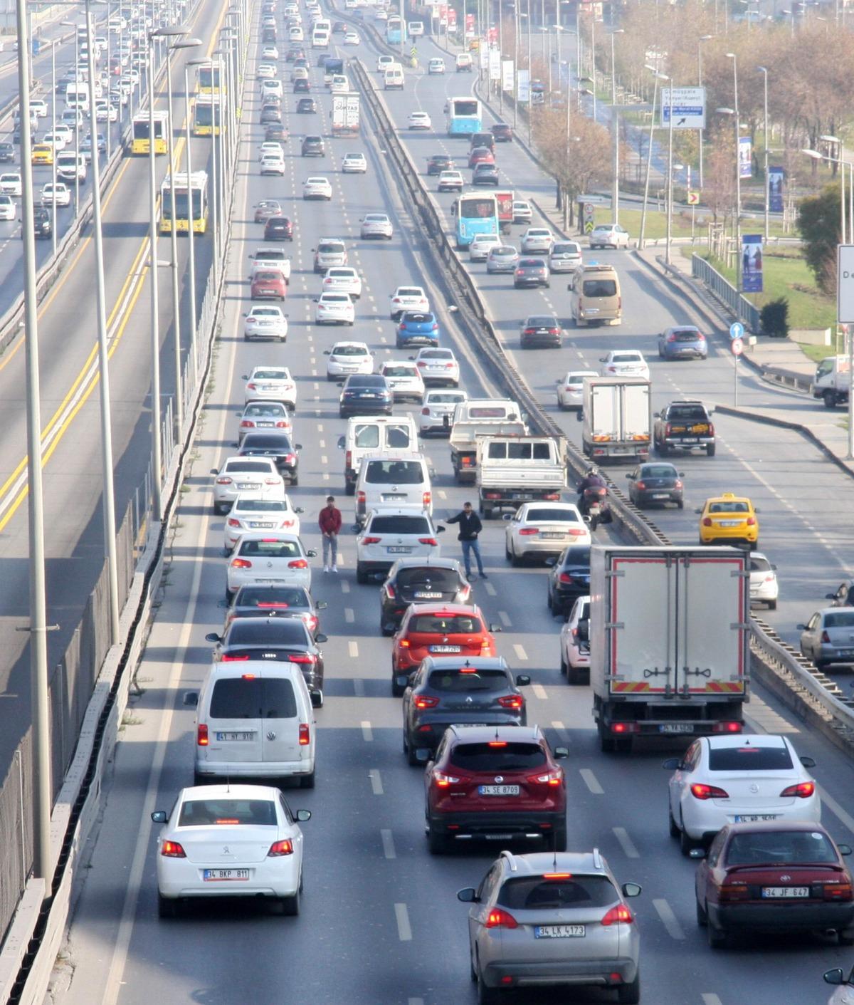 İstanbul'da tepki &ccedil;eken ilanlar