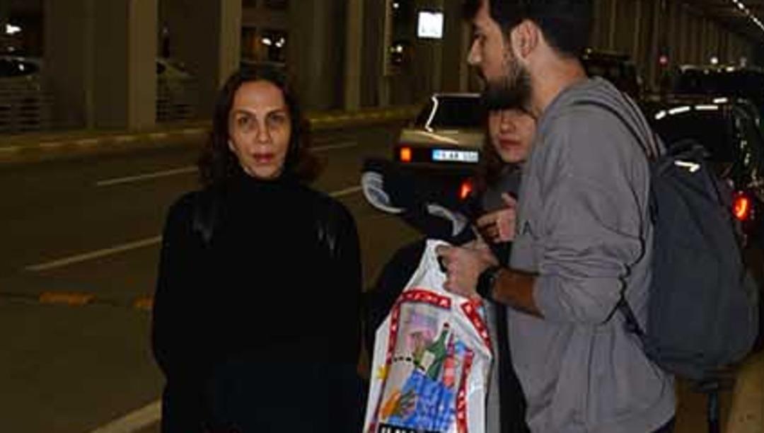 Makyajsız g&ouml;r&uuml;nt&uuml;lenen Sertab Erener sinirlendi