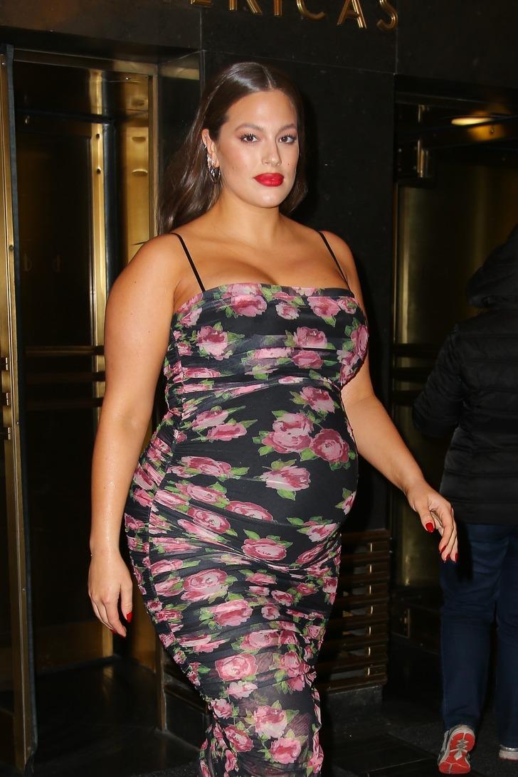 Ashley Graham'a şemsiyeli koruma G2