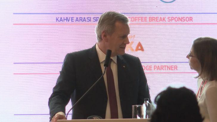 TÜSİAD'ın konferansında çeviri krizi G4