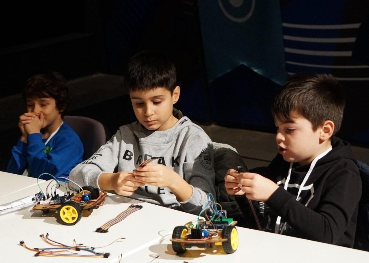 Yetenekli &ccedil;ocuklar, &ldquo;Bu İşte Bilim Var&rdquo; etkinliğinde buluştu