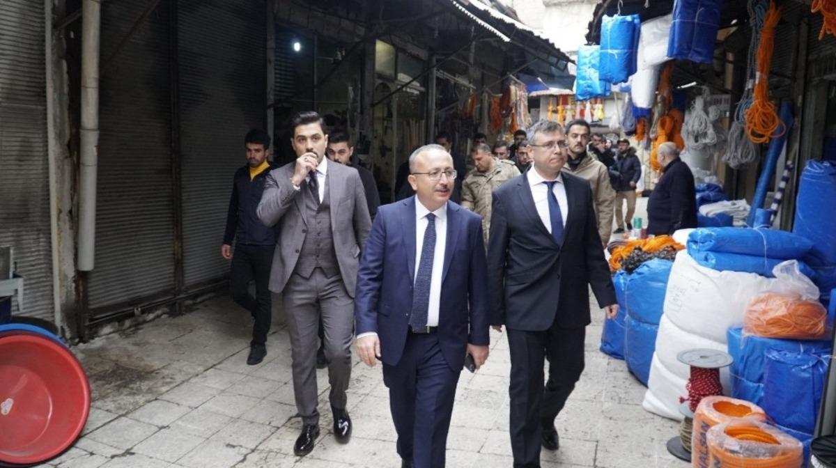 Vali Atik, helvacılar &ccedil;arşısında esnaf ziyaretinde bulundu