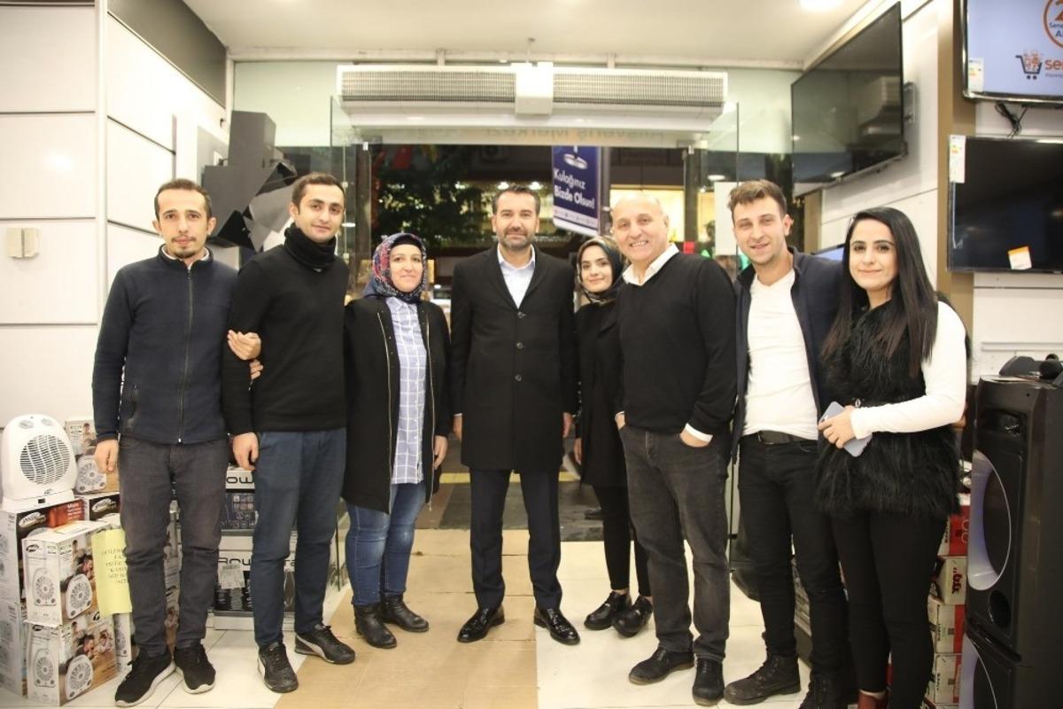 Başkan Şerifoğulları, vatandaşla i&ccedil; i&ccedil;e