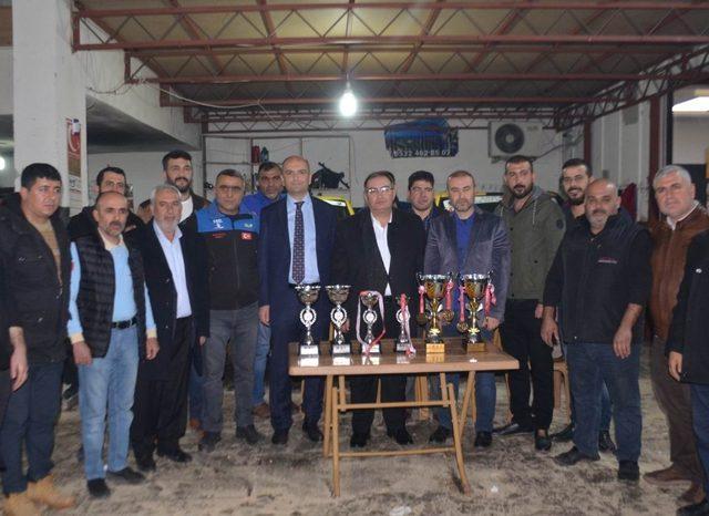 Kilis Hür Off Road Kulübü plaket ile ödüllendirildi