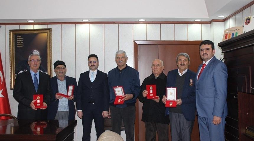 Kıbrıs gazilerine madalya