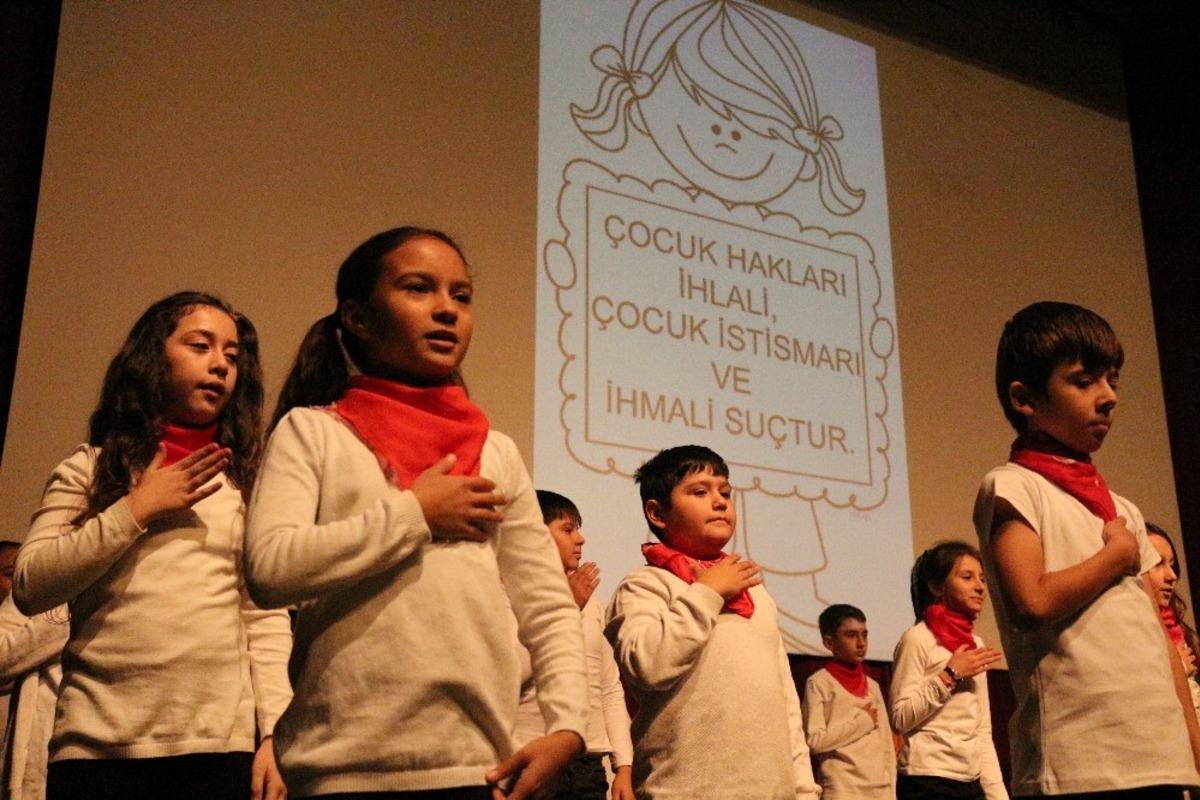 Miniklerden dans ve oratoryo g&ouml;sterisi