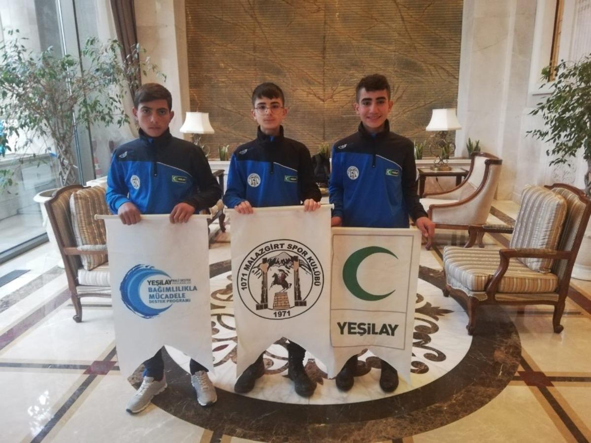 Malazgirtli minik futbolcular milli takım yolunda