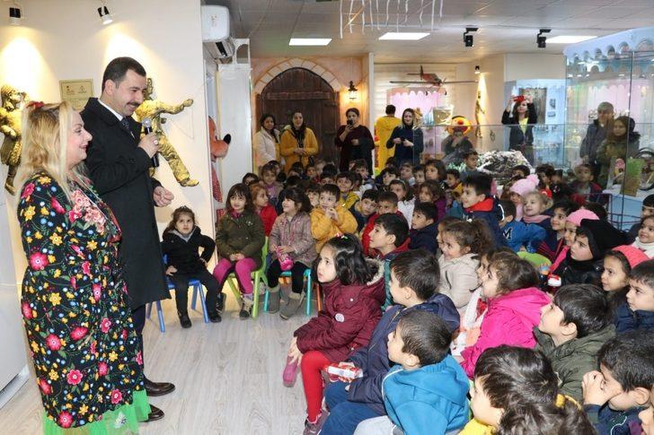 Masalcı teyze masallarını Karaköprü’deki çocuklar için anlattı G2