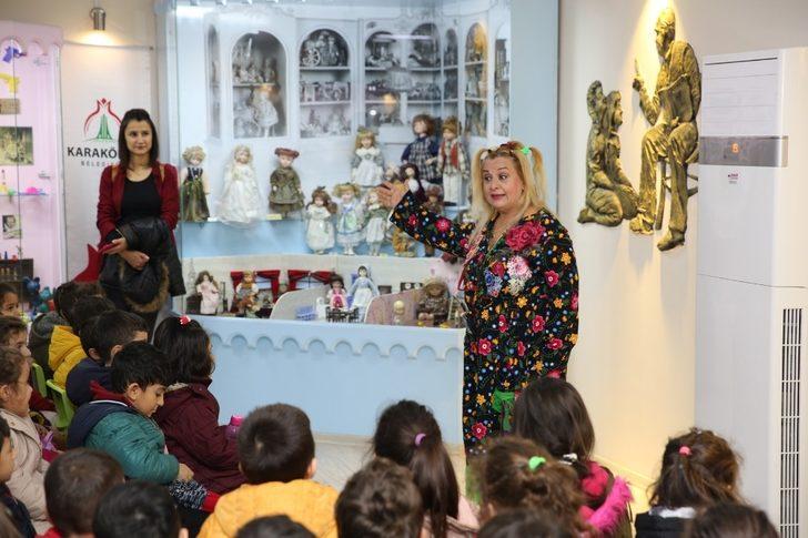 Masalcı teyze masallarını Karaköprü’deki çocuklar için anlattı G3