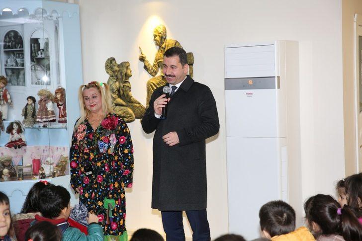 Masalcı teyze masallarını Karaköprü’deki çocuklar için anlattı G4