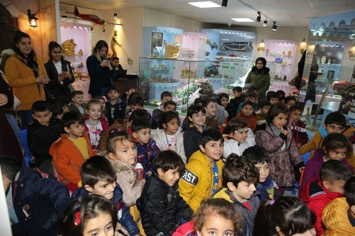 Masalcı teyze masallarını Karaköprü’deki çocuklar için anlattı G5