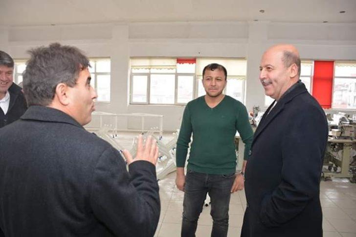 Kaymakam Kaya ve Başkan Bozkurt tekstil atölyesinde devam eden çalışmaları inceledi G2