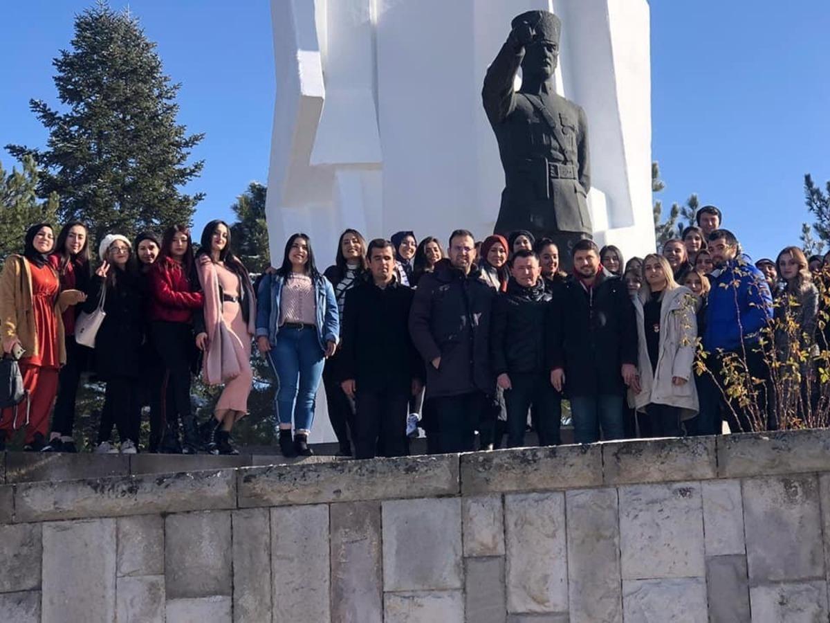 İki il&ccedil;e &ouml;ğrencileri Dumlupınar şehitliğinde buluştu