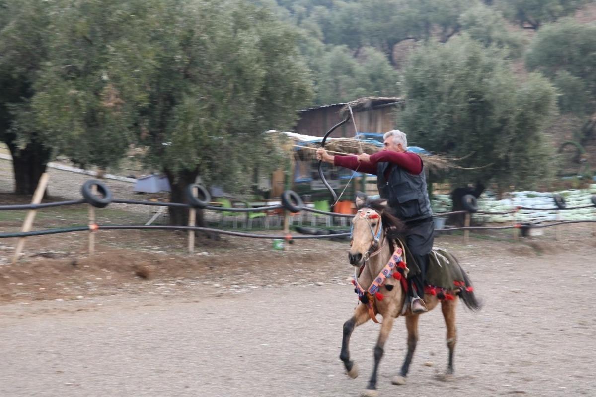 Dede mirası atlı sporu yaşatıyor