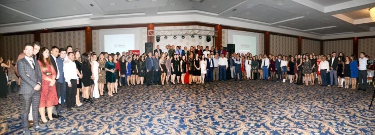 Denizli &Ouml;zel Cerrahi Hastanesi personelleri yemekte bir araya geldi