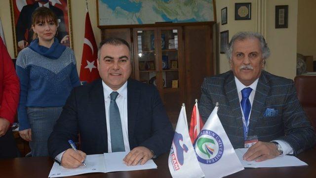 “Şiirleri ve şarkılarıyla Ahmet Kaçar” müzik albümü için imzalar atıldı