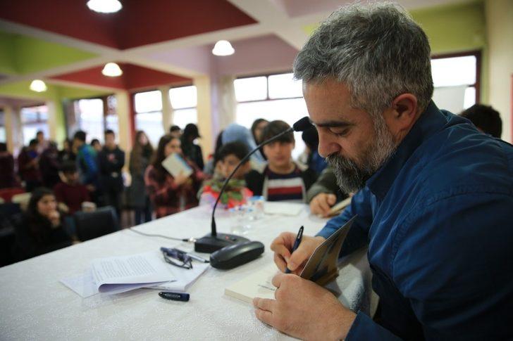 Şair-Yazar Ali Ayçil Vanlı okurlarıyla buluştu G4