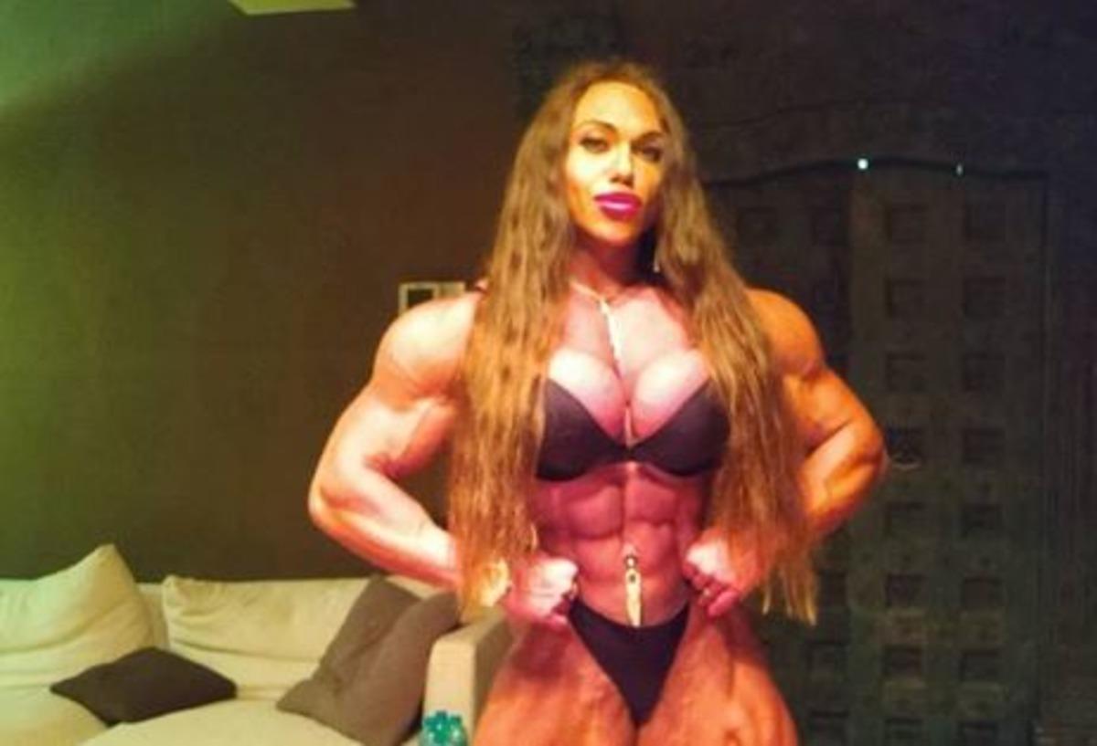 V&uuml;cudunu g&ouml;ren şoka giriyor: Kocamınki benimkinden k&uuml;&ccedil;&uuml;k olabilir!