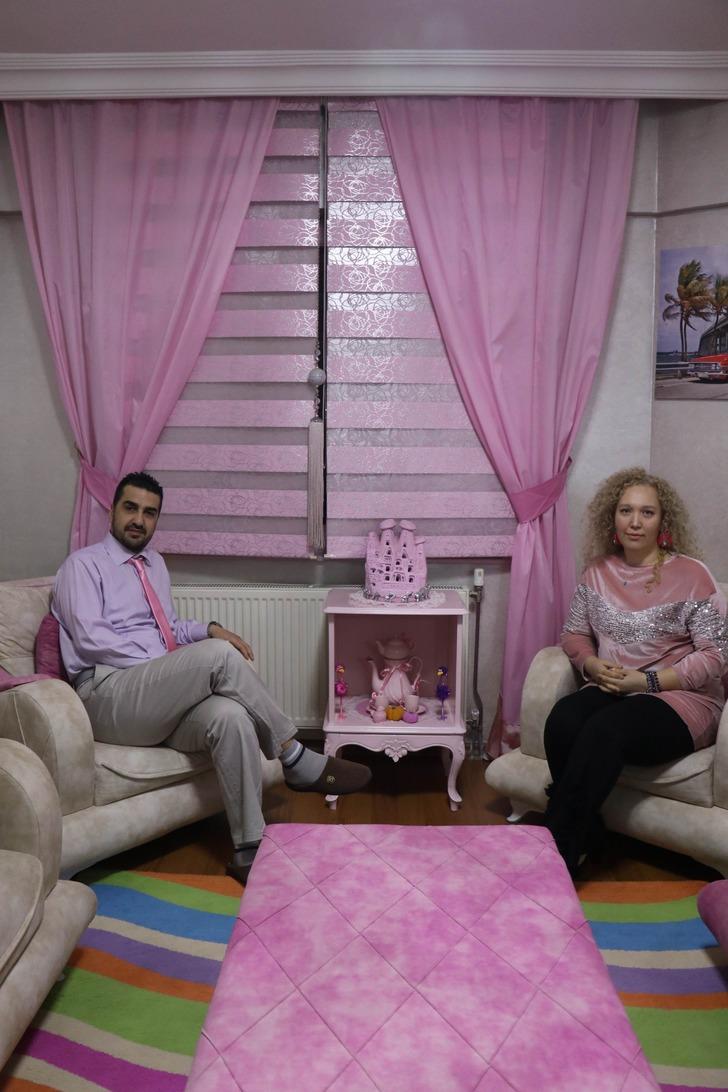 Eşi seviyor diye yaptıklarını gören inanamıyor! Ev, araba, kıyafet... Her şey pembe G1