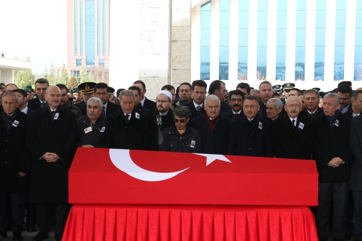 G&ouml;zetleme kulesinden d&uuml;şerek şehit olan astsubay son yolculuğuna uğurlandı
