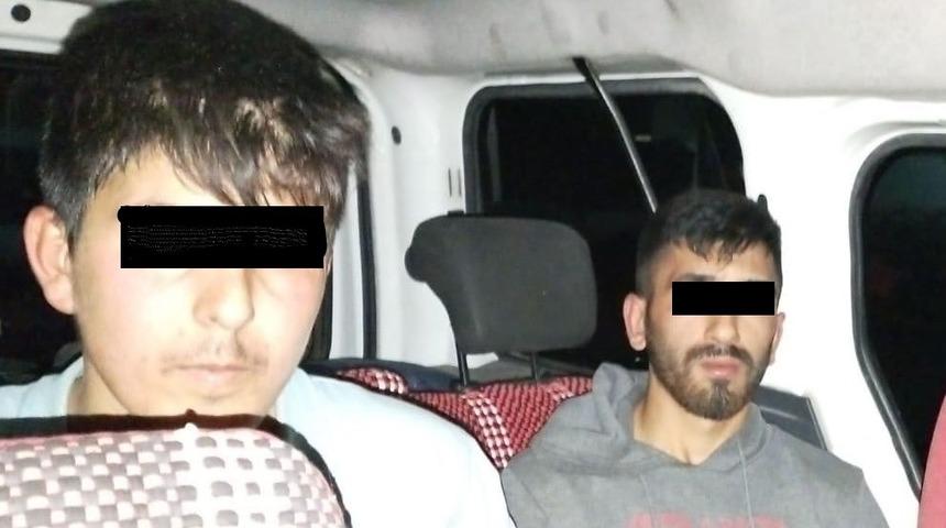 Girdikleri evden 72 bin lira ve ziynet eşyası &ccedil;alan hırsızlar yakalandı