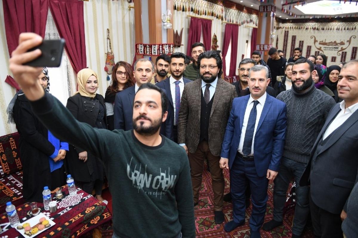 Başkan &Ccedil;ınar, gen&ccedil;lerle bir araya geldi