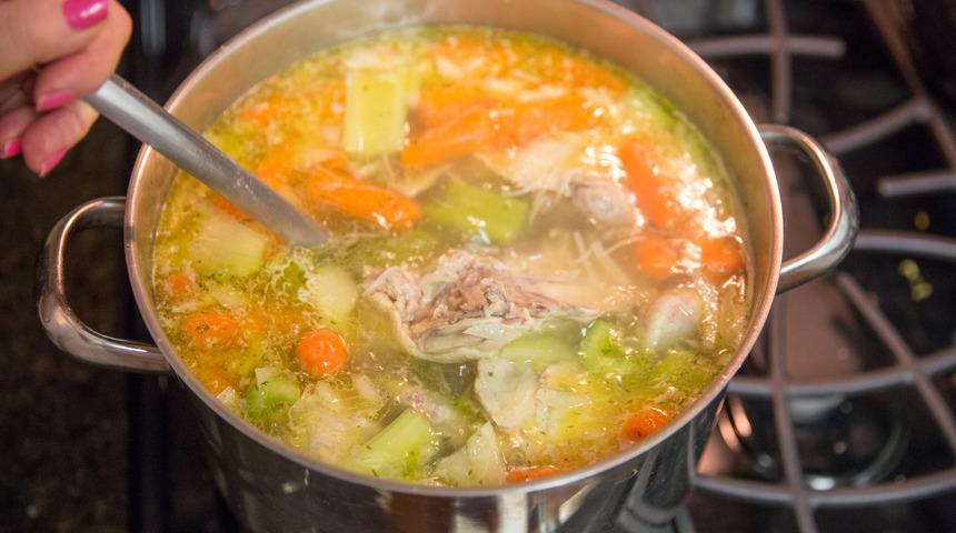 'Tavuk ve et suyu &ccedil;orbası bağışıklık sistemini iyileştiriyor'