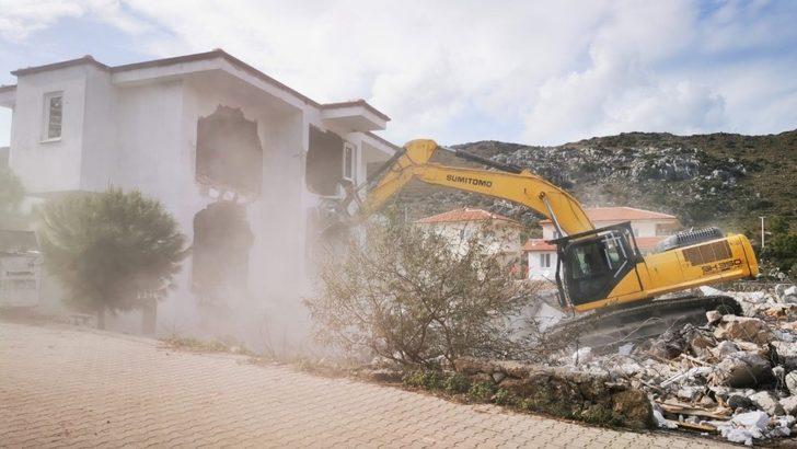 Marmaris’te kaçak 2 yapının yıkımı tamamlandı G3