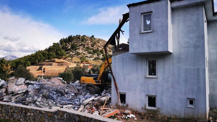 Marmaris’te kaçak 2 yapının yıkımı tamamlandı G4