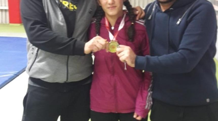&Ouml;zmez, g&uuml;reşte 46 kiloda Diyarbakır şampiyonu oldu