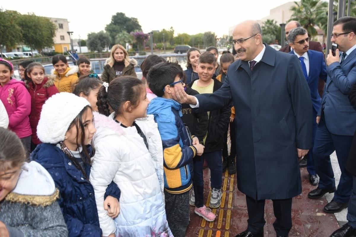 Vali Demirtaş, "Sinemaya Gitmeyen &Ccedil;ocuk Kalmasın" etkinliğine katıldı