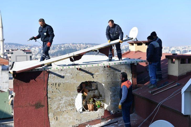 Ev sahibi kapıyı açmadı ekipler çatıdan atladı G4