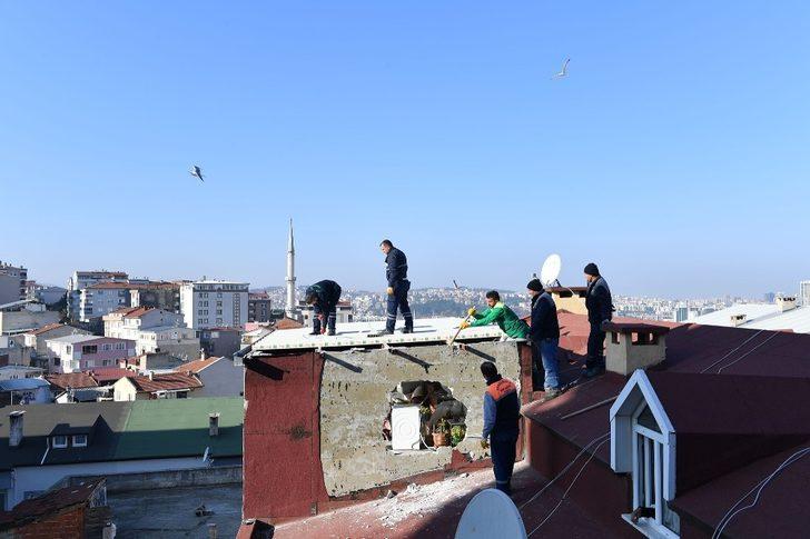 Ev sahibi kapıyı açmadı ekipler çatıdan atladı G5