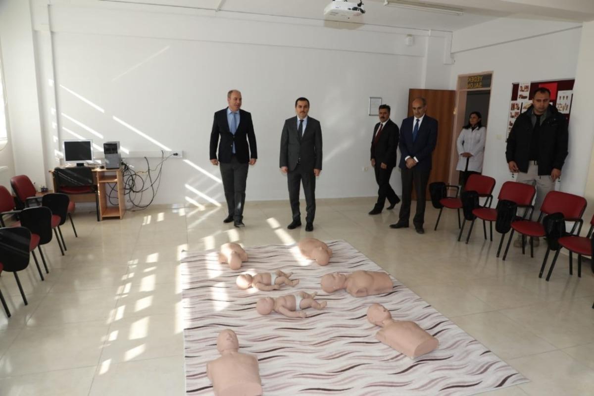 Vali &Ouml;ks&uuml;z&rsquo;&uuml;n okul ziyaretleri devam ediyor