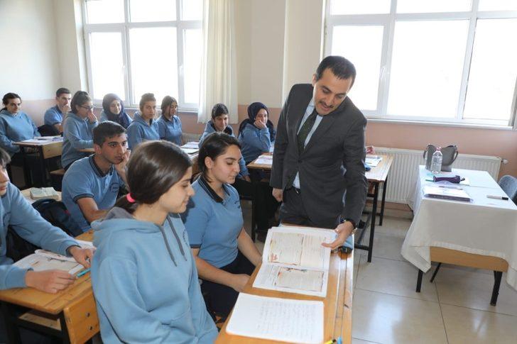 Vali Öksüz’ün okul ziyaretleri devam ediyor G3