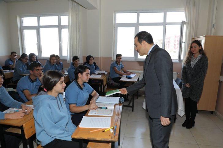 Vali Öksüz’ün okul ziyaretleri devam ediyor G4