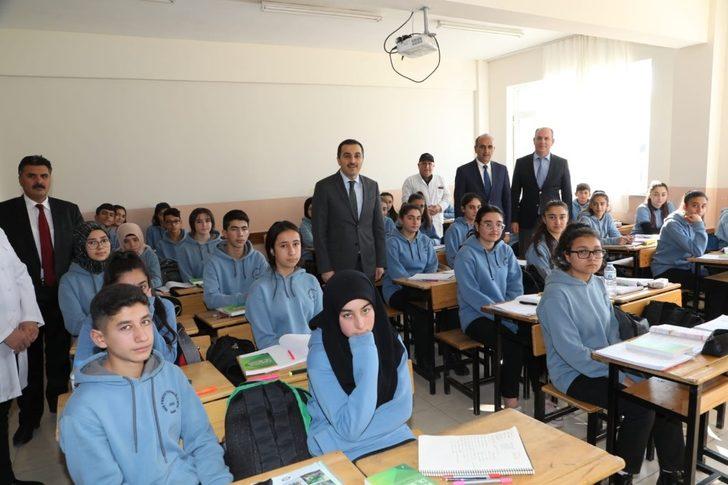 Vali Öksüz’ün okul ziyaretleri devam ediyor G5