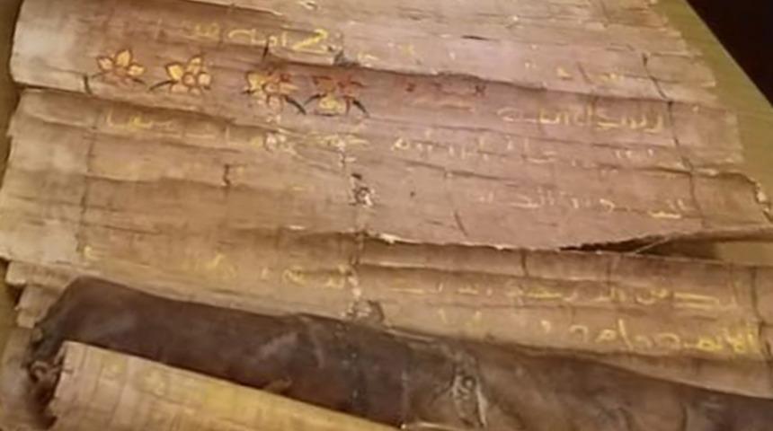 Ağaç kabuğuna yazılmış! Altın yaldızlı tarihi belge kılıfı ele geçirildi