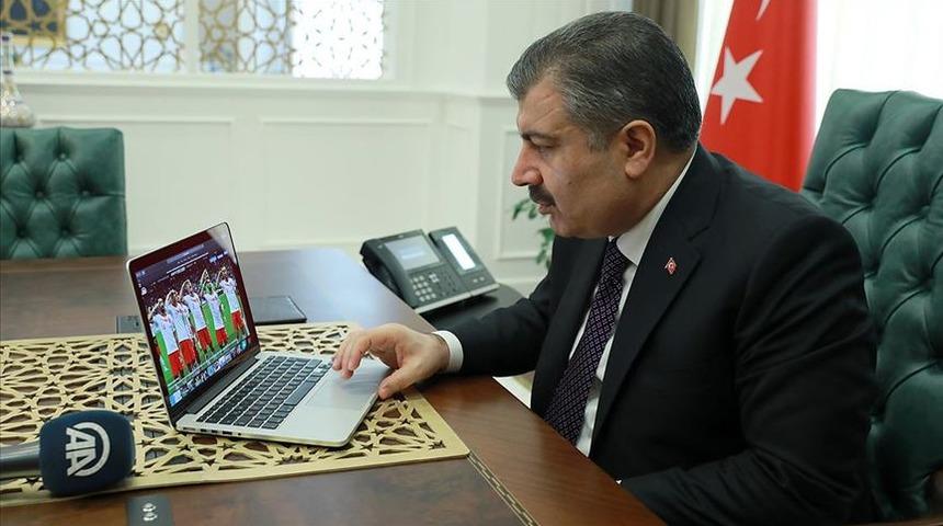 Bakan Fahrettin Koca'nın tercihi "Millilerden asker selamı" oldu