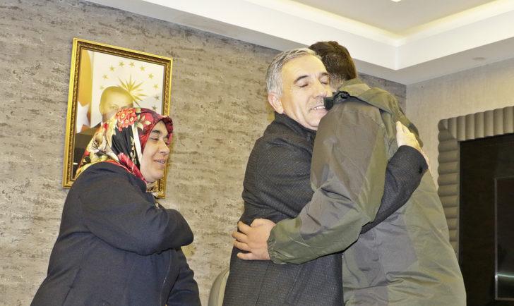 Ceylan ailesi PKK'dan kurtarılan oğullarına kavuştu G2