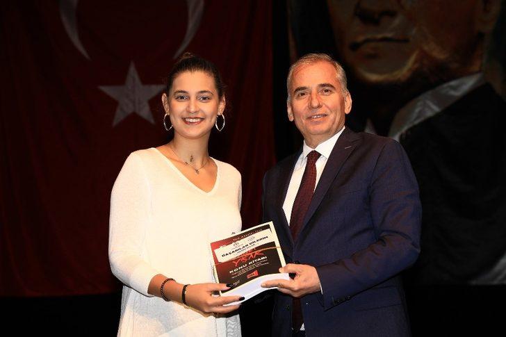 Büyükşehir E-KPSS’ye hazırlanan kursiyerlere ücretsiz kitap dağıttı G5