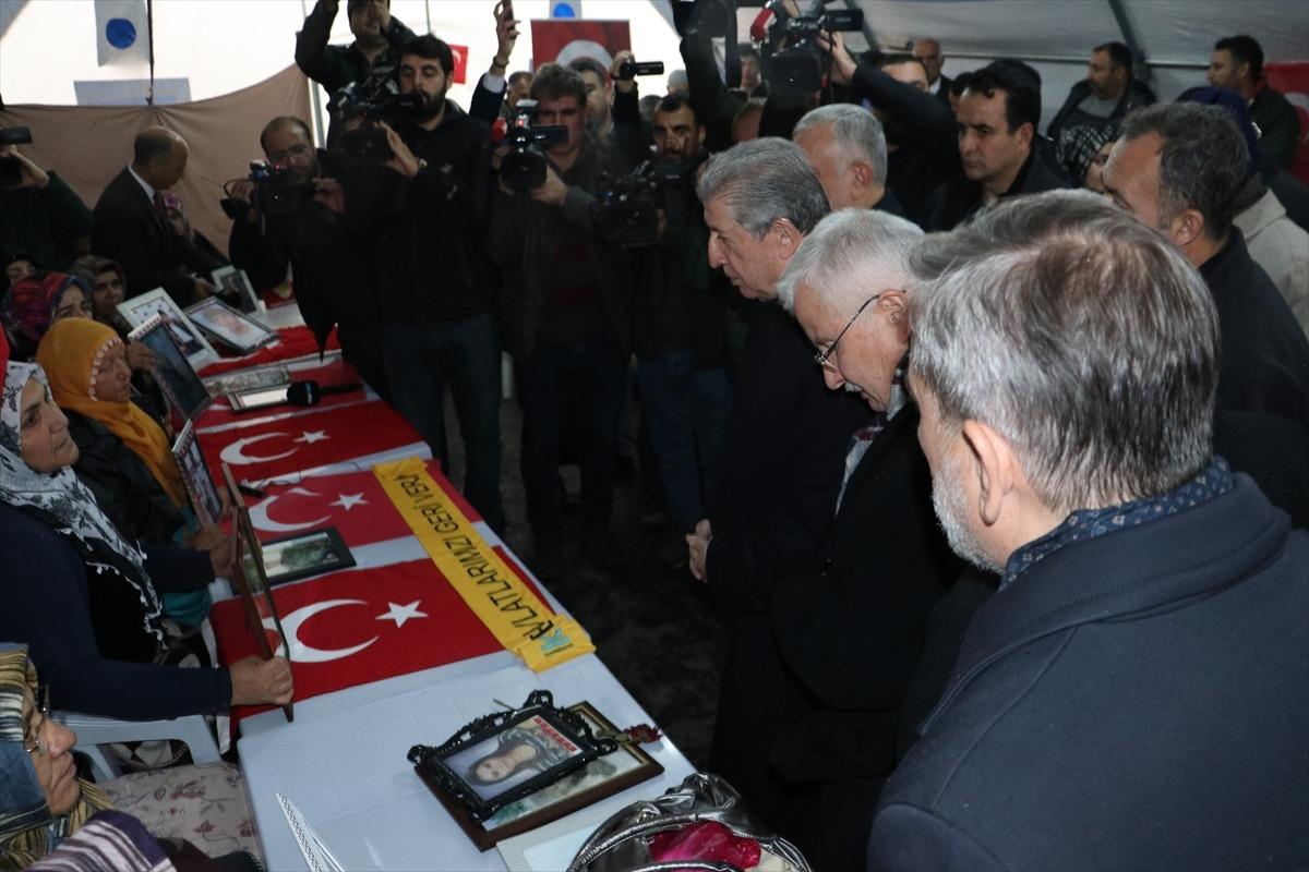 Kamu G&ouml;revlileri Etik Kurulu Başkanı K&ouml;ksal Toptan "Diyarbakır anneleri"ni ziyaret etti