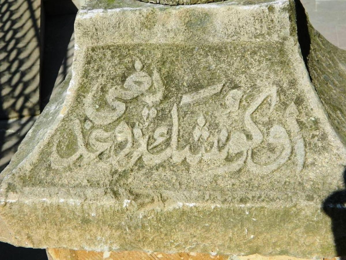 Tarihi taşlar yerini aldı