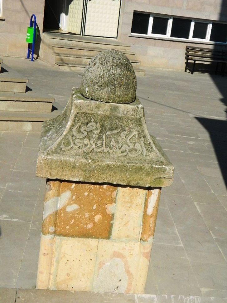 Tarihi taşlar yerini aldı G4