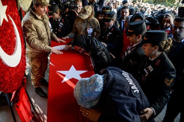 Şehit bomba imha uzmanı Esma Çevik son yolculuğuna uğurlandı G2