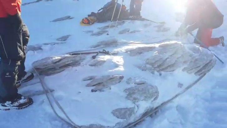 Uludağ'da kaybolan iki kişiyi arama çalışmalarında baton bulundu G2